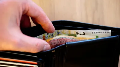 PSIHOLOGIE Creierul nu tratează toți banii la fel. Descoperirea care explică de ce uneori îi cheltuim mai ușor