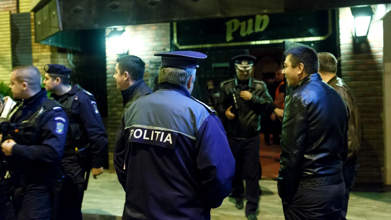Şir de nereguli într-un local din sectorul 5: brăţări de acces vândute la negru, droguri, un urmărit internaţional