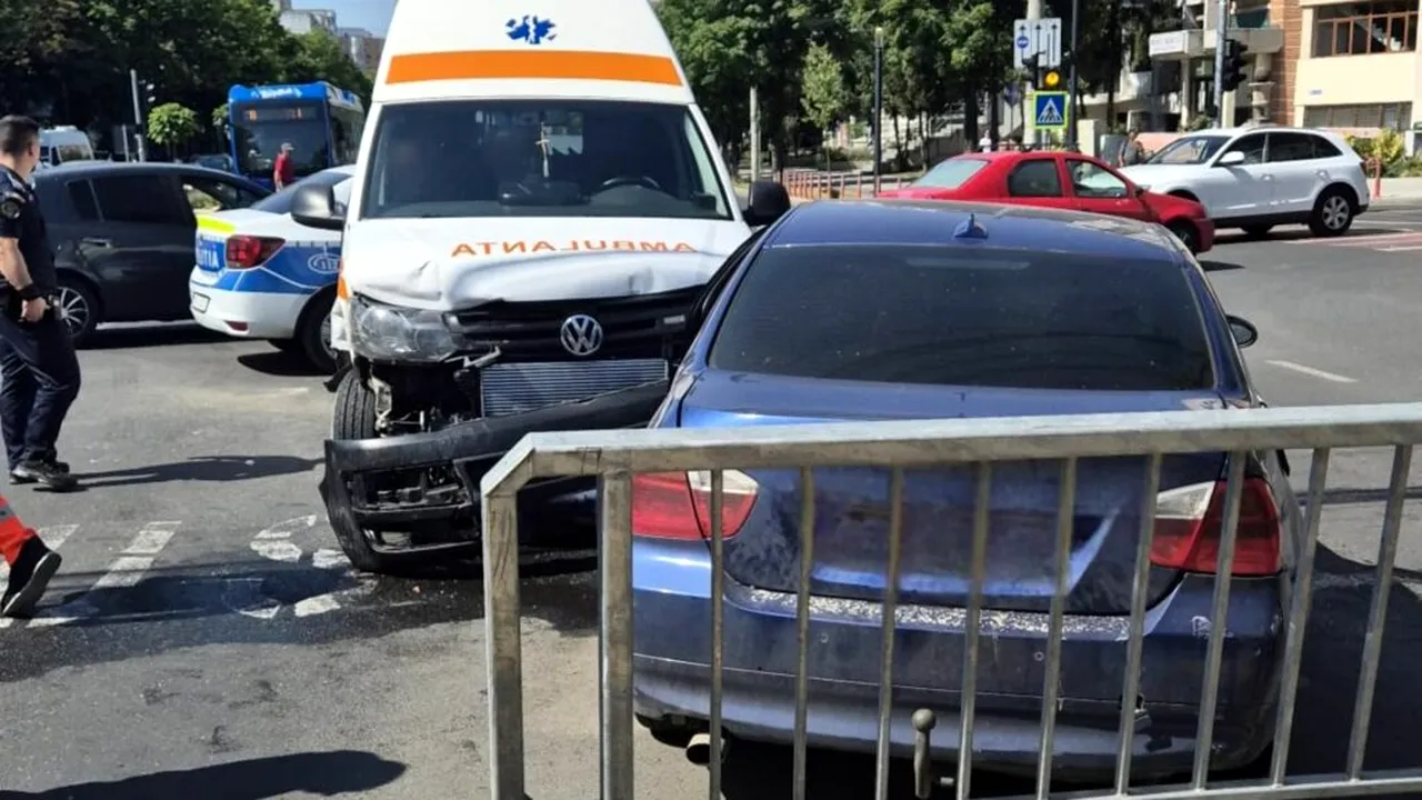 Ambulanță, implicată într-un accident în Buzău