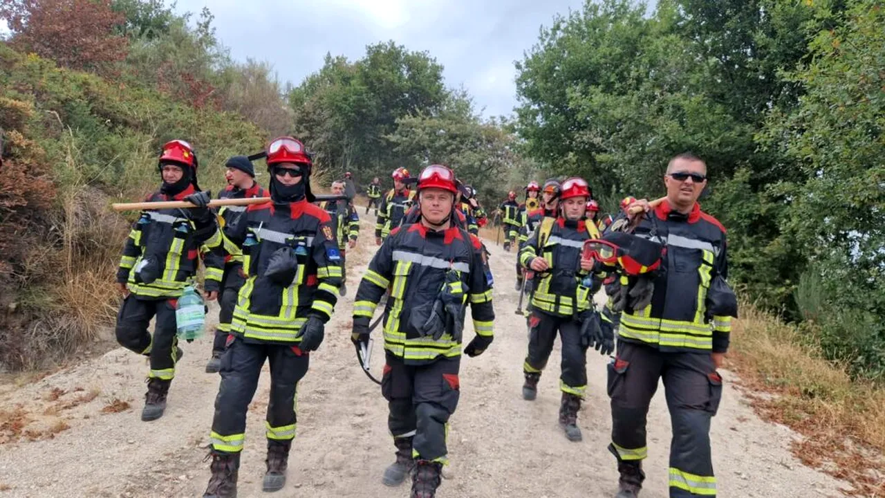 Pompierii români sting noi incendii de pădure în Spania