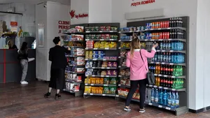 Poşta Română şi Auchan au încheiat un parteneriat. În oficiile poştale vor fi vândute dulciuri, băuturi şi snacks-uri