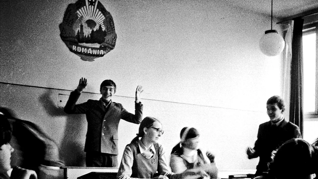 INTERVIU Andrei Bârsan: Epoca lui „Prinde-ţi-l, face poze! ” azi în epoca Selfie/ Imagini document din vremea comunismului - GALERIE FOTO