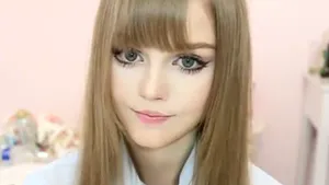 Păpuşile Barbie vii: Cum se transformă adolescentele în idolii copilăriei - VIDEO