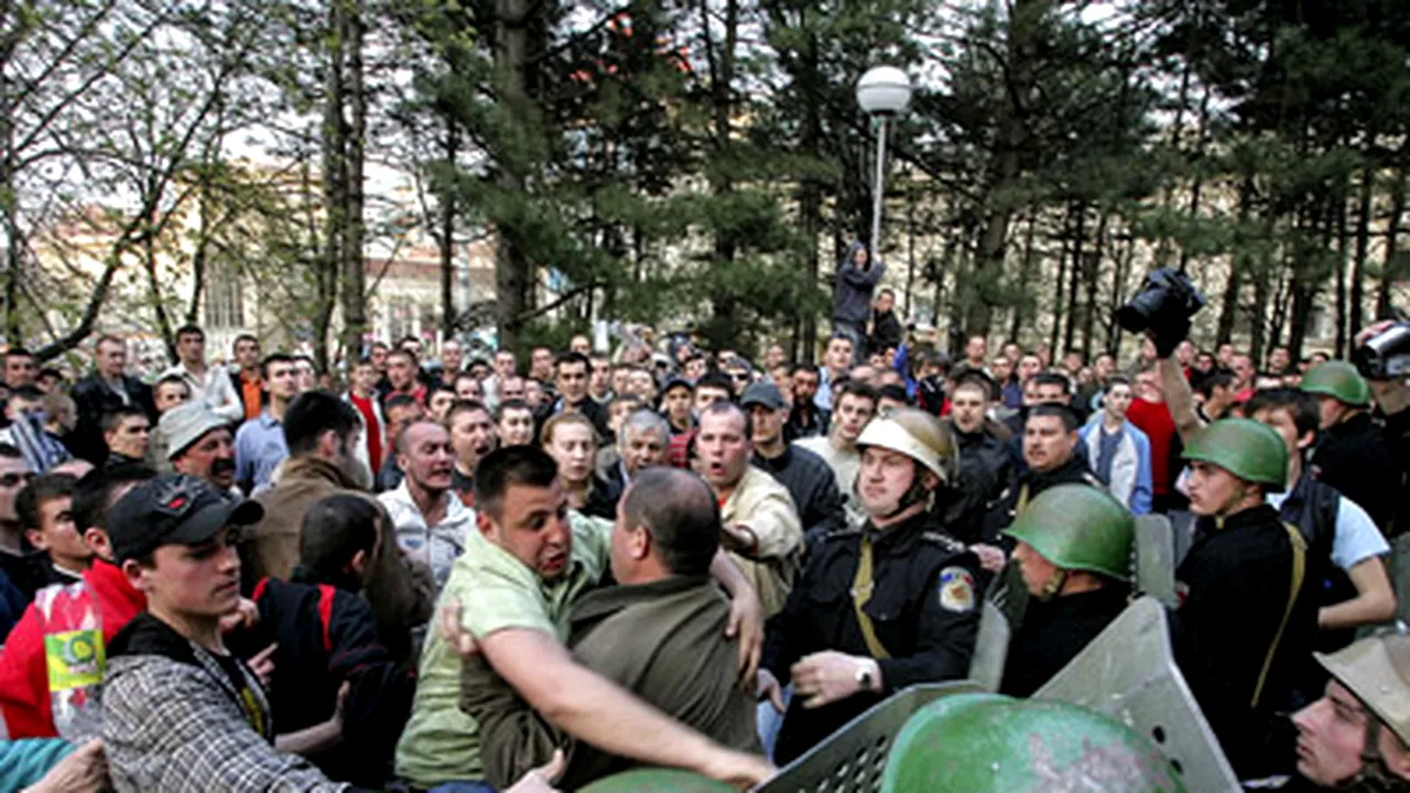 Fiul unui lider al opoziţiei, reţinut de poliţia moldoveană