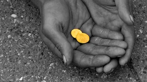 Primarul unei localităţi din Italia cerşeşte pentru a protesta că taxele nu ajung la bugetul local