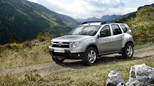 Vezi cum se descurcă Dacia Duster pe teren accidentat!