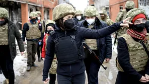 FOTO. Ministrul german de Externe a mers pe linia frontului din Donbas. Annalena Baerbock a promis sprijinul neechivoc al Germaniei pentru Ucraina