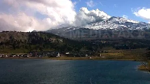 Mii de oameni, evacuaţi în Chile şi Argentina, ameninţaţi de erupţia vulcanului Copahue