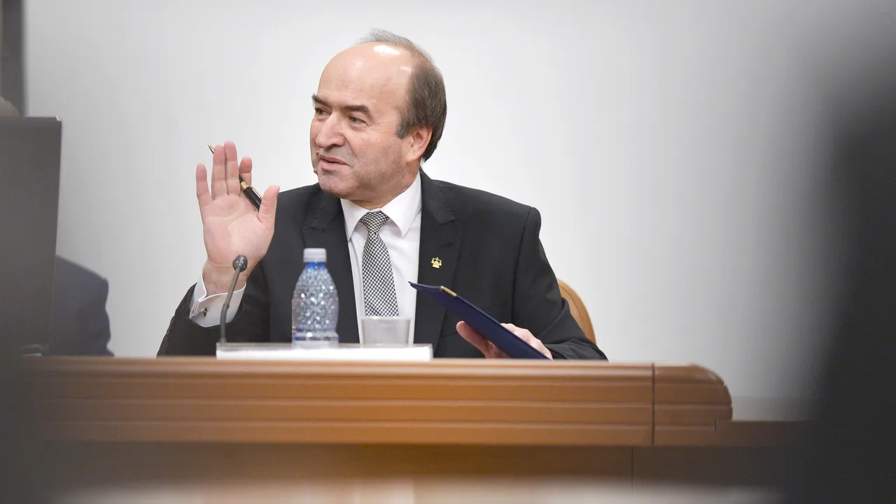 Ministrul Justiţiei, Tudorel Toader, îşi caută PR. Cererile sunt: abilităţi de gestionare a situaţiile de conflict sau criză şi rezistenţă mare la stres