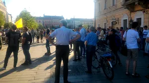 Peste 100 de persoane au cerut DEMISIA premierului Dăncilă, la un protest în Cluj-Napoca: 