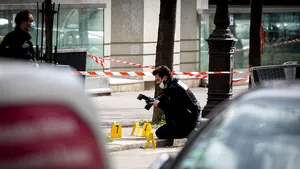 Nou incident armat la Paris / Două persoane, inclusiv o fetiţă, au fost rănite prin împuşcare