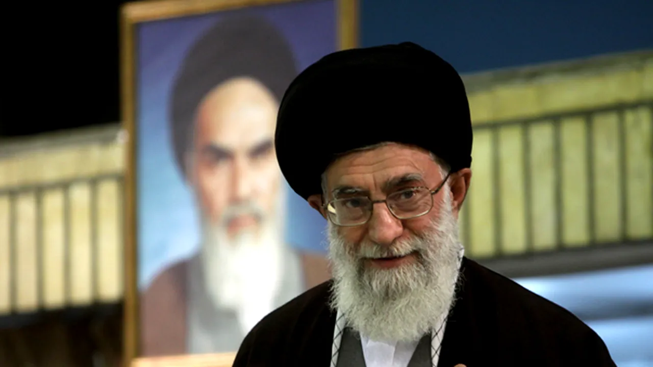 Persoane reţinute în Iran pentru că i-au insultat pe ayatollahii Khomeiny şi Khamenei