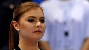 O fotografie provoacă indignare pe reţelele de socializare din Rusia: Cum ar fi păzită Alina Kabaeva, presupusa iubită a lui Vladimir Putin - FOTO