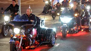 Vladimir Putin, pe un Harley Davidson la o întâlnire a motocicliştilor - FOTO