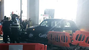 Alertă în Marea Britanie | Un vehicul a lovit mai mulţi pietoni, în centrul Londrei/ Cel puţin patru persoane au fost rănite, una fiind în stare gravă - FOTO, VIDEO