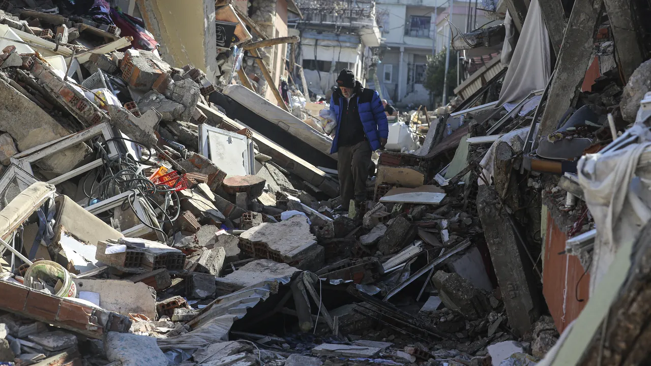 Cutremurele din Turcia şi Siria, ziua a 5-a: numărul morţilor a trecut de 22.000 / Bărbat salvat după 110 ore / SUA trimite ajutor de 85 de milioane de dolari / Convoi ONU în Siria