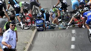 TURUL FRANŢEI 2013: Haos la finalul primei etape. Imagini cu ambuscada în care au fost imoplicaţii rutierii - GALERIE FOTO