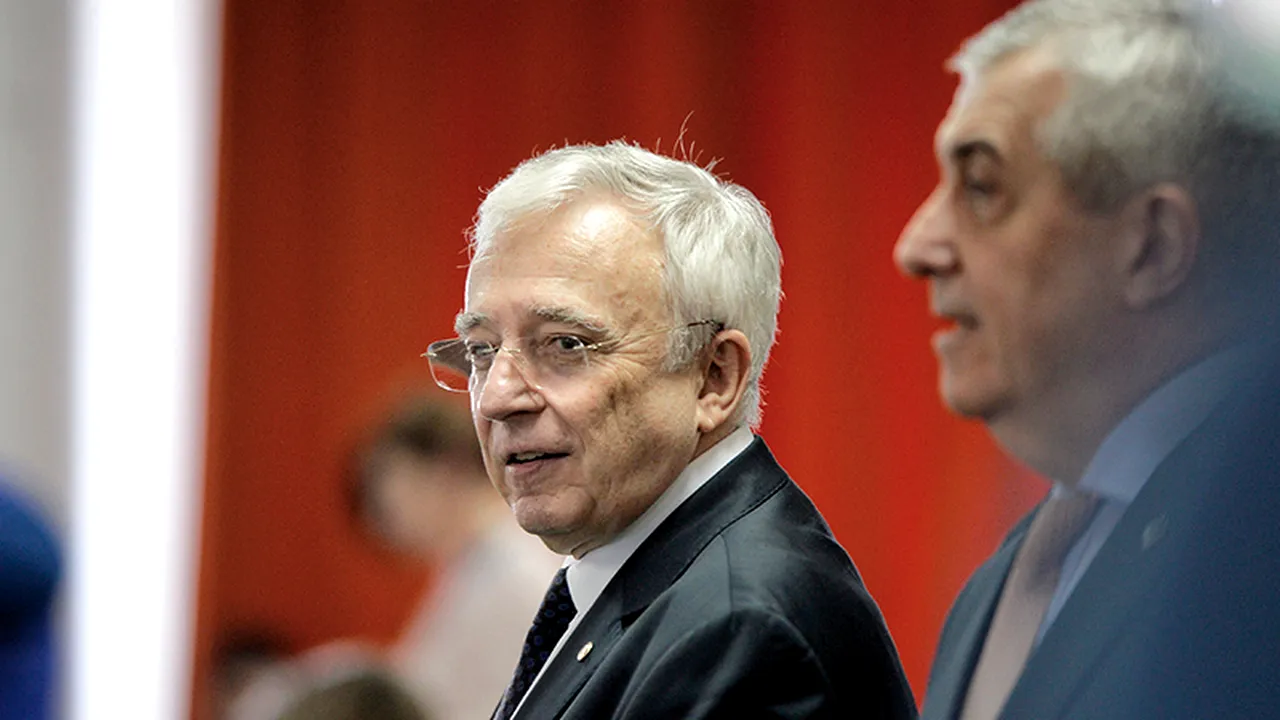 Isărescu, despre taxa băncilor: Dacă o haină e croită greşit, cu greu mai poţi să o faci să cadă bine/REPLICA lui Teodorovici 