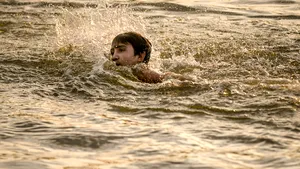 Poţi înota după ce mănânci sau trebuie să mai aştepţi un timp? Răspunsul experţilor