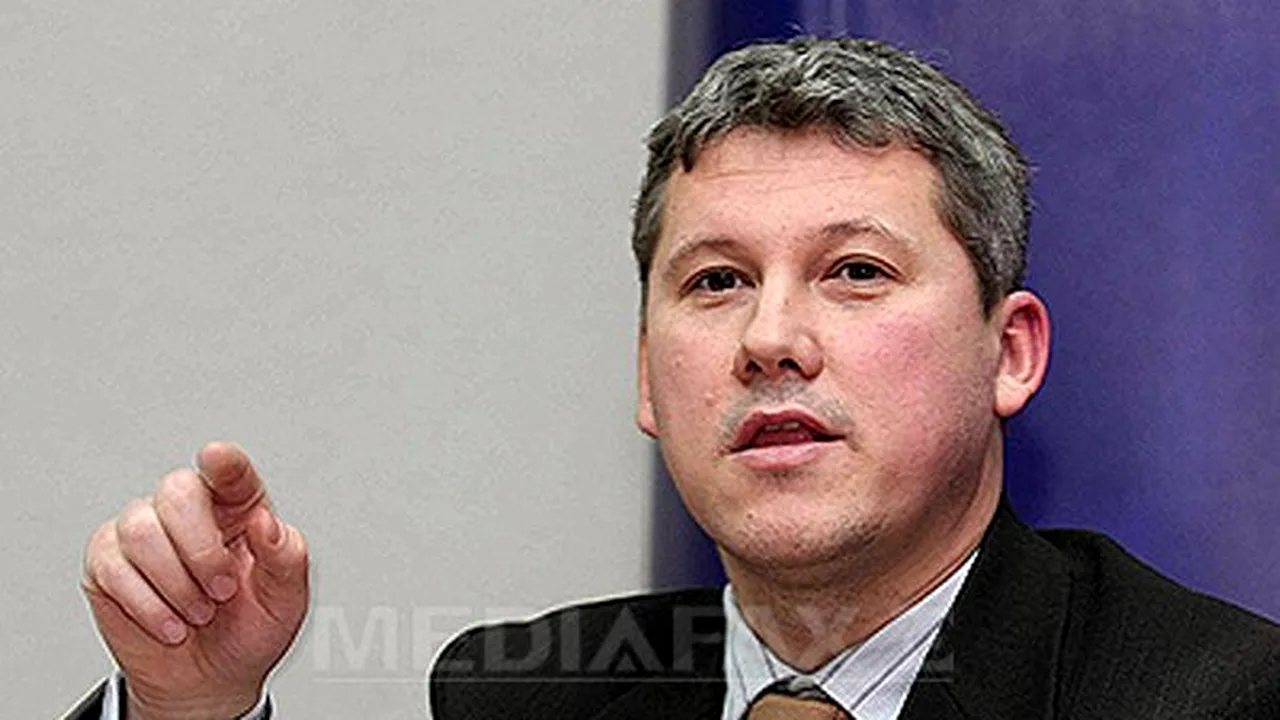 Guvernul se reuneşte în şedinţă sub conducerea lui Predoiu. Premierul interimar vrea să transmită membrilor Cabinetului un mesaj de continuitate după demisia lui Boc