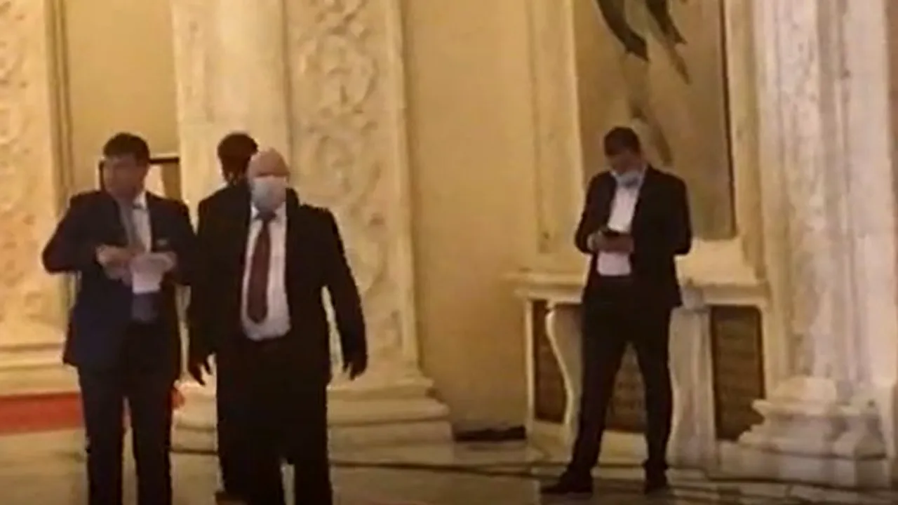 Legea, încălcată chiar de parlamentari: fără mască în incinta Parlamentului