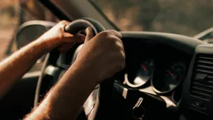 Un bărbat din Capitală, salvat la timp de polițiști, după ce i s-a făcut rău la volan