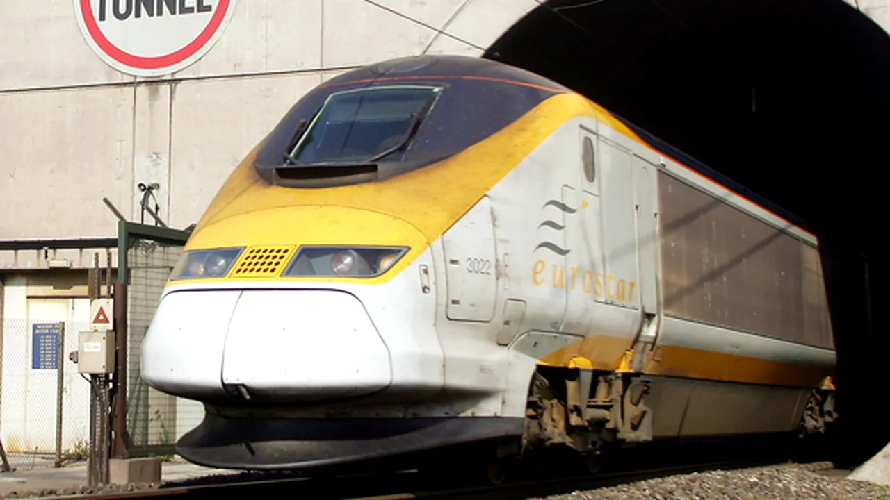 Compania Eurostar a declanşat o anchetă după blocarea traficului în tunelul de sub Canalul Mânecii