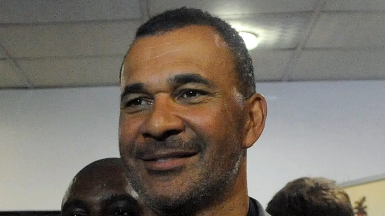 Ruud Gullit urmăreşte finala Ligii Campionilor în România
