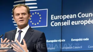 Donald Tusk, la Atena şi Ankara în cadrul turneului în ţările de pe ruta migranţilor către UE. Opt migranţi şi-au cusut gura în semn de protest 