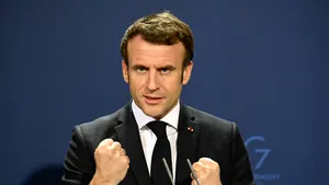 Macron speră la un nou mandat. Poziţia preşedintelui francez rămâne inflexibilă faţă de persoanele nevaccinate înainte de alegeri 