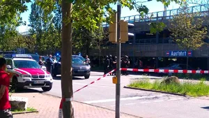 Incident armat şi luare de ostatici într-un cinematograf din Germania. Autorităţile exclud un atac terorist. Autorul atacului a fost împuşcat mortal - FOTO/ VIDEO