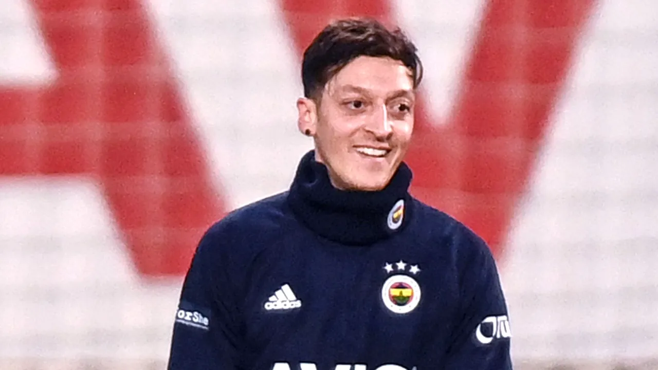 Salariu de fotbalist, plătit şi de suporteri: Ideea celor de la Fenerbahce Istanbul pentru a-l păstra pe mijlocaşul Mesut Ozil