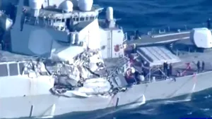 VIDEO | Şapte marinari sunt daţi dispăruţi după ce distrugătorul american USS Fitzgerald şi o navă filipineză s-au ciocnit în Pacific