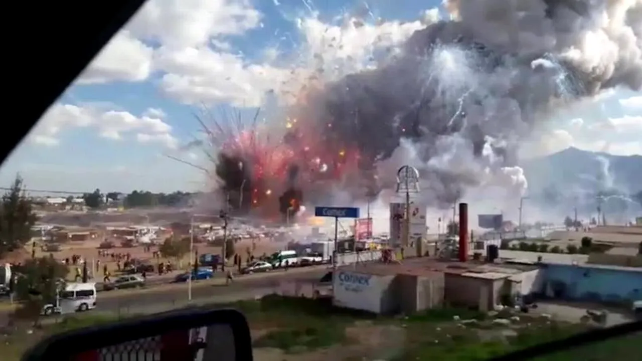 VIDEO Explozie puternică la o piaţă de artificii din Mexic: cel puţin 29 de morţi şi 72 de persoane rănite