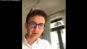 VIDEO Vot din sufragerie dat de aleşii români în Parlamentul virtual. „Sunt singur acasă şi a început să plângă fetiţa, mă voi duce să văd ce se întâmplă”