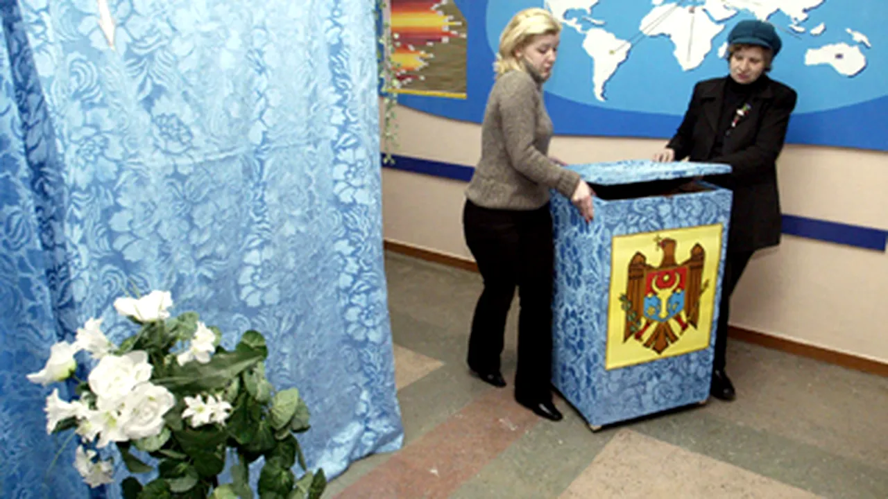 Accesul la secţia de votare din Corjova, blocat de persoane neidentificate