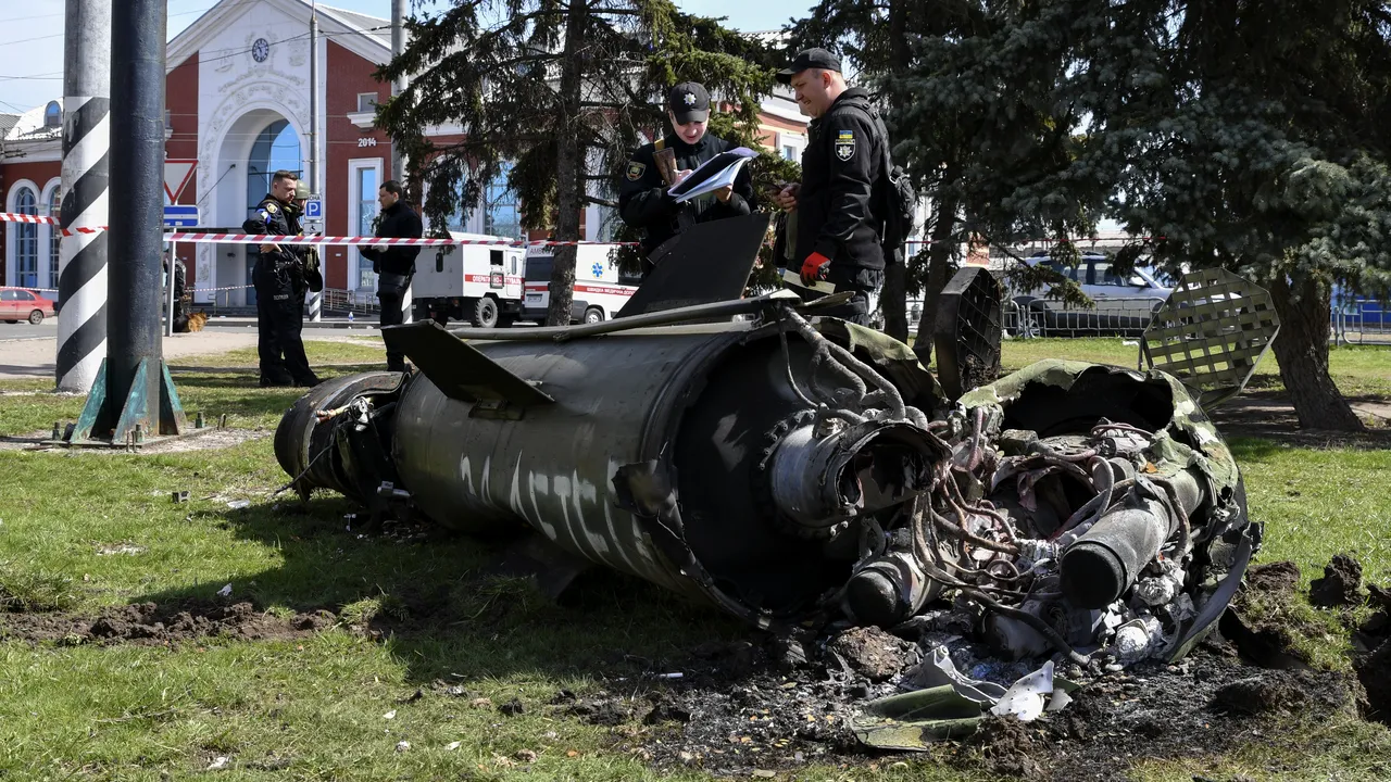 Un an de la atacul asupra gării Kramatorsk. Ucrainenii au organizat o ceremonie