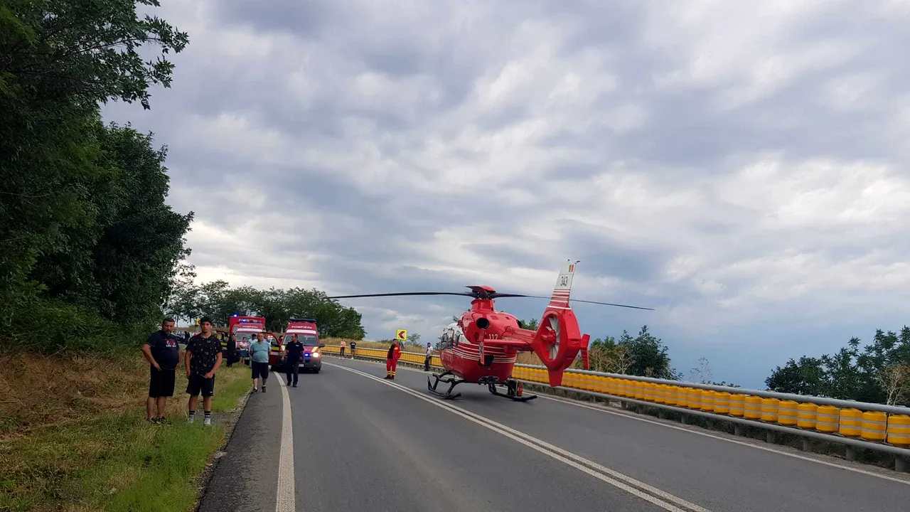 Microbuz cu 16 pasageri, implicat într-un accident în Giurgiu. A fost activat Planul roşu