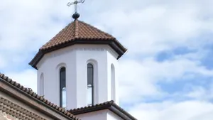 INSP propune evitarea sărutării icoanelor, iar slujbele să fie oficiate doar în aer liber