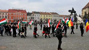 Cluj: Peste 500 de persoane la depunerea coroanelor de flori de Ziua Maghiarilor de Pretutindeni. Emil Boc, prezent la ceremonie: 