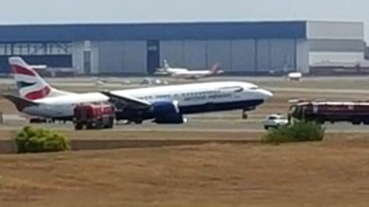 INCIDENT AVIATIC. Trenul de rulare al unui avion s-a rupt la aterizare, în Africa de Sud -  VIDEO