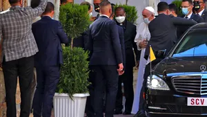 Moment istoric: Papa Francisc se întâlneşte cu marele ayatollah Ali al-Sistani, lider al islamul şiit