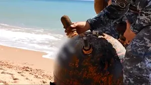 Operaţiune de dezamorsare a unei mine care a ajuns pe plaja din Odesa