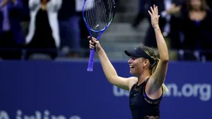 Turneul de tenis de la  Shenzhen | Halep merge mai departe, în timp ce Mihaela Buzărnescu nu a reuşit să treacă de Şarapova! Rusoaica a câştigat în minimum de seturi 