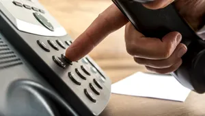 Bărbat amendat după ce a sunat la 112 să vadă dacă poate fi localizat