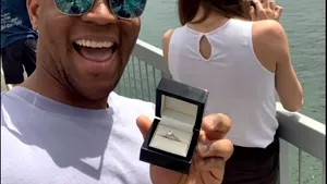 Cum s-a aflat o femeie în apropierea inelului de logodnă, timp de o lună, fără să ştie. Fotografiile realizate pe ascuns de iubitul său | FOTO