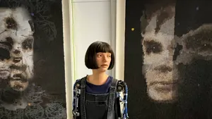 Prima operă de artă pictată de un robot umanoid scoasă la licitaţie, vândută cu 1 milion de dolari