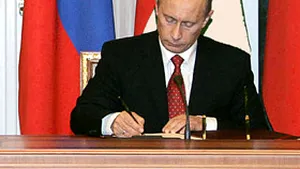 Putin suspendă participarea Rusiei la Tratatul CFE