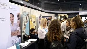 Internship plătit cu 1.300 de euro pe lună pentru cameriste şi portari la hoteluri din Italia