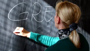 Aproximativ 6.000 de salariaţi din şcolile arădene au intrat în grevă de avertisment